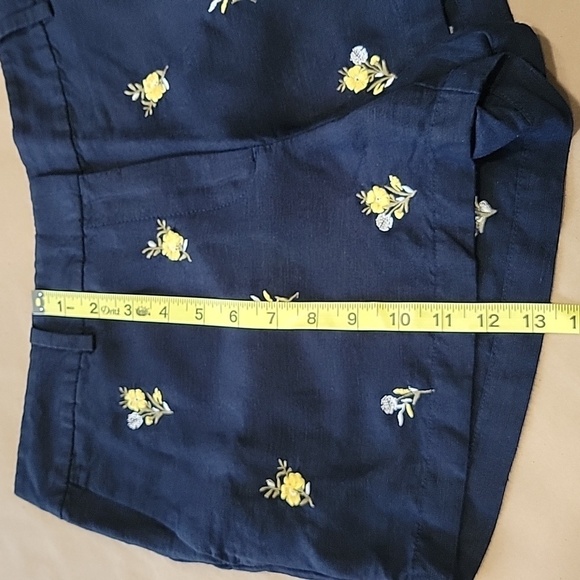 Loft Size 8 Navy Blue with Yellow & White Embroidered Floral Linen Blend Shorts - Picture 7 of 11